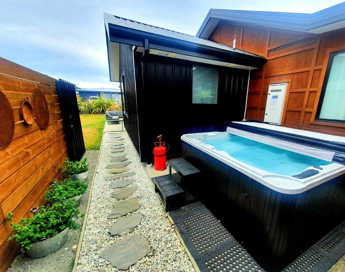 Hawea Heaven: Superking Beds + Hot Tub + Mountain Villa Wanaka Exterior photo