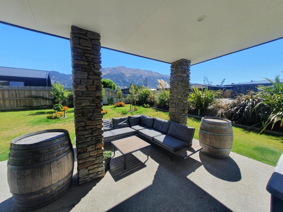 Hawea Heaven: Superking Beds + Hot Tub + Mountain Villa Wanaka Exterior photo