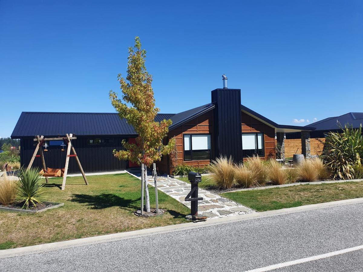 Hawea Heaven: Superking Beds + Hot Tub + Mountain Villa Wanaka Exterior photo